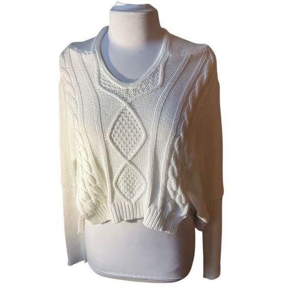 Olivaceous Hooded Cableknit Sweater. Small White. Cropped, oversize. 100% cotton - Picture 14 of 16